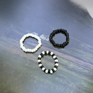 B&amp;W Beads Ring แหวนลูกปัดสีขาวดำ