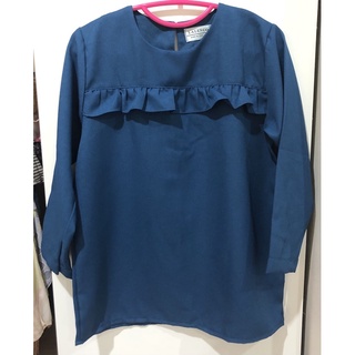 ส่งต่อ เสื้อแขนยาวสีกรม แต่งระบายหน้า