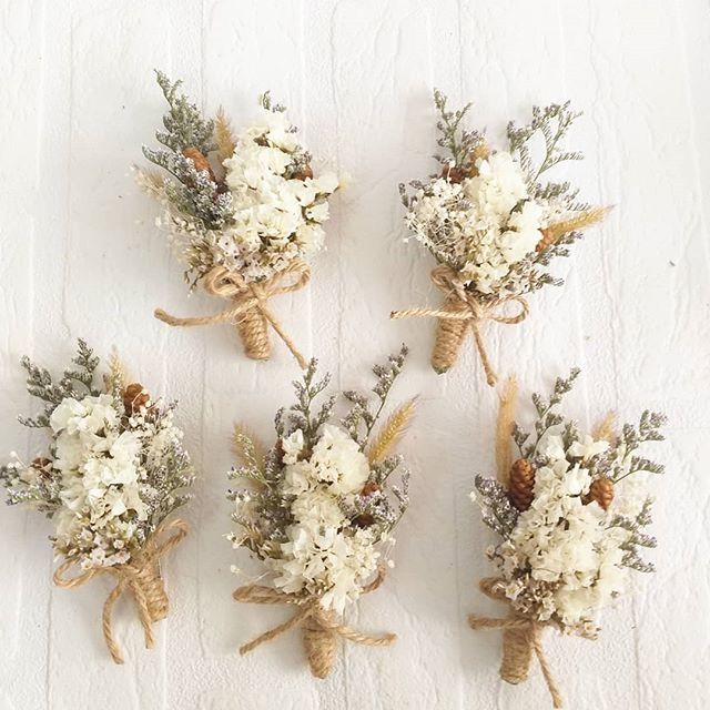 (สอบถามคิวก่อนสั่ง)เข็มกลัดติดหน้าอกโทนขาว