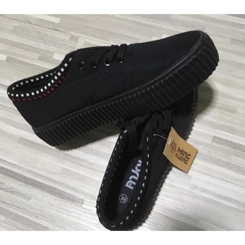 รองเท้าทรงสายฝอ (creeper shoes)