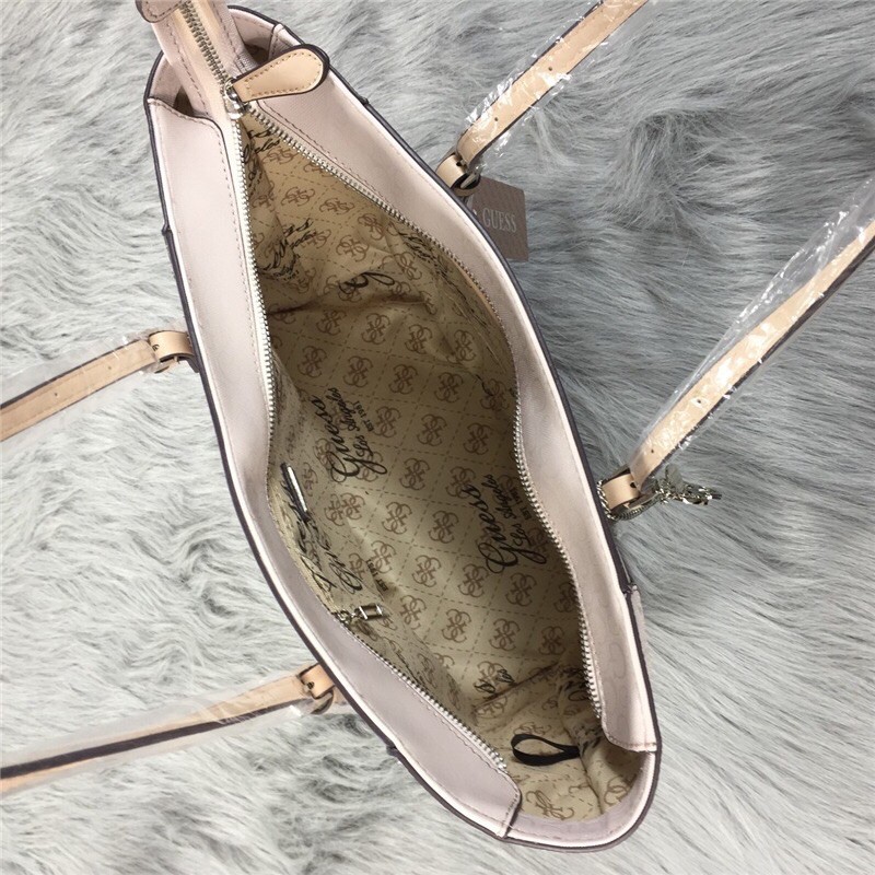 กระเป๋าGuess ทรงโท้ทใบใหญ่ Tote bagกระเป๋าผู้หญิง เก็บโค้ดส่วนลดค่าส่งฟรี