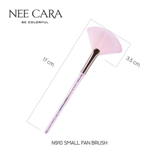 NEE CARA SMALL FAN BRUSH แปรงแต่งหน้าสำหรับเกลี่ยแป้ง ด้ามรูปหัวใจ นีคาร่า #N910