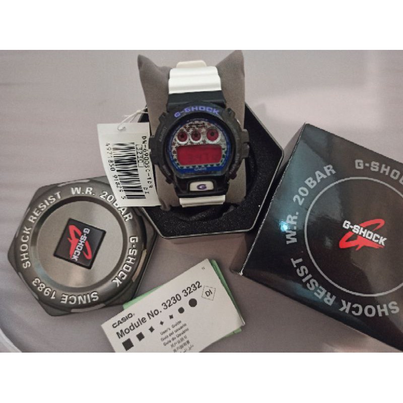 Casio G-SHOCK DW 6900SC-1DR สีขาว ม่วง หน้าปัดดาว ส่งฟรี