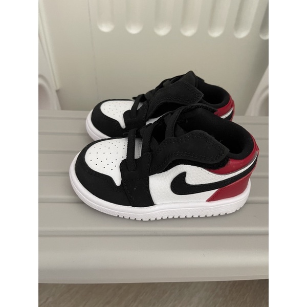 Nike Air Jordan 1 Low Black Toe ของเด็ก Size UK 5.5 แท้ 💯%