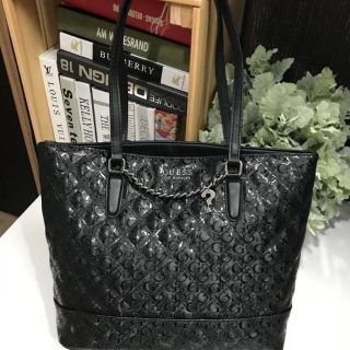 GUESS SINGNATURE SHOPPER BAG (SIZE L) กระเป๋าสะพาย จาก GUESS