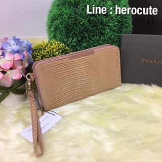 charles&amp;kieth long textured wristlet ส่งฟรีEMS