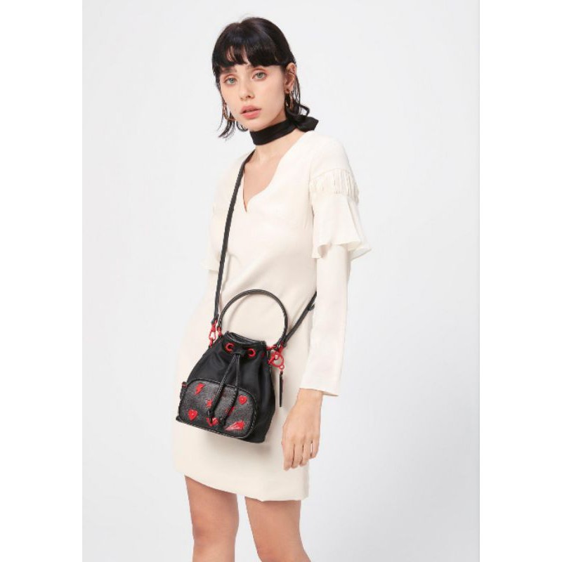 ❤ LYN ของแท้ จาก shop 📌LYN HEARTBEAT BUCKET BAGS รหัสLL20FBF015