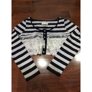 เสื้อครอปแต่งลูกไม้สไตล์เกาหลี