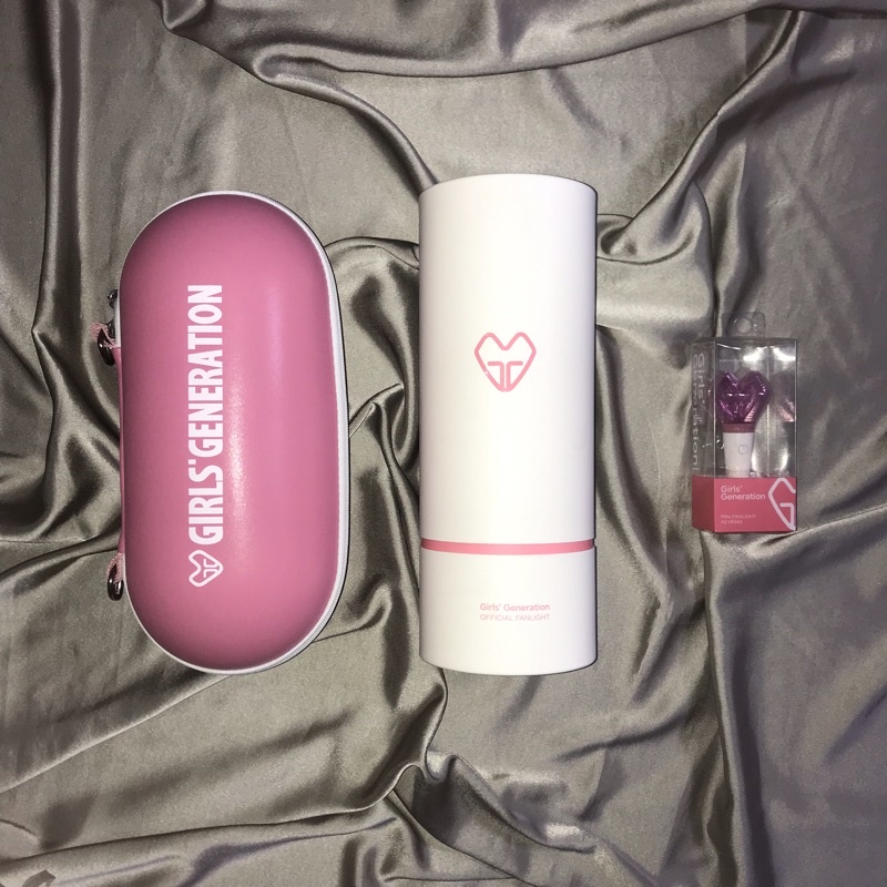 แท่งไฟ และพวงกุญแจ SNSD ของแท้