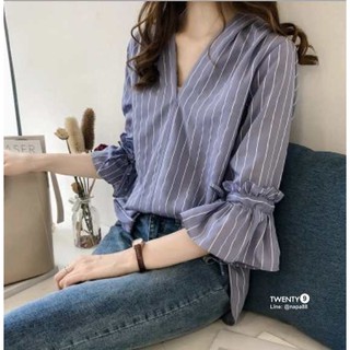 เสื้อคอวี ลายริ้ว แต่งแขนระบายห้าส่วน
