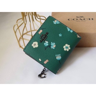 เขียวรับทรัพย์ SNAP WALLET WITH MYSTICAL FLORAL PRINT (COACH C8703)