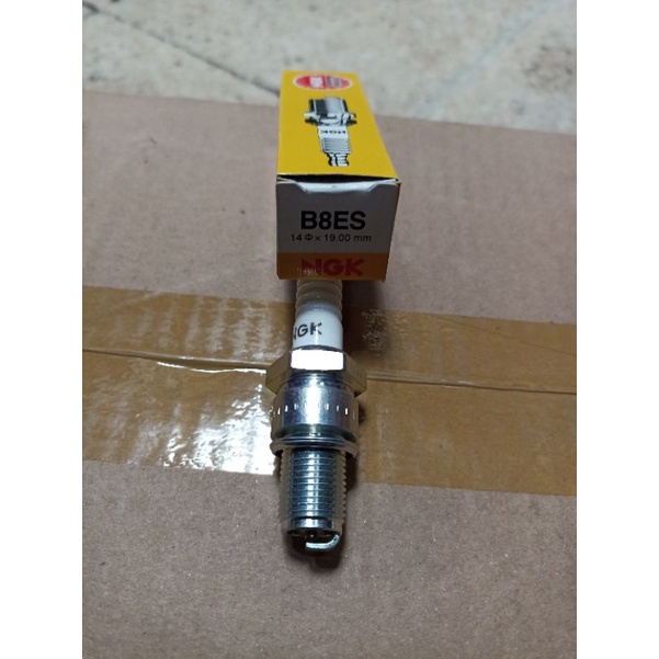 หัวเทียน NGK B8ES***