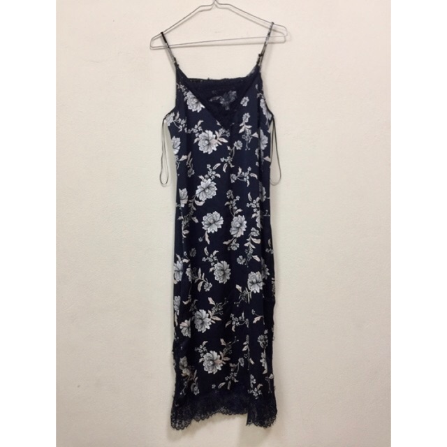 เดรสผ้าไหม Glassons Midi