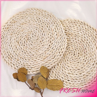 แผ่นรองหม้อสานจากต้น กก วัสดุธรรมชาติ ที่รองจาน รองแก้ว สานทรงกลม Corn husk woven placemat