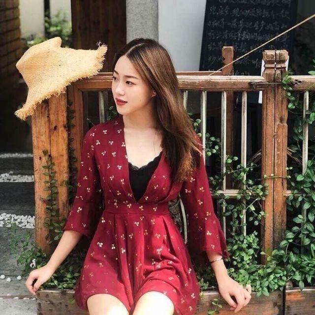 อกวี จั๊มสูทขาสั้นเชอรี่ทอง เอวมีสายผูกเอว งานลายนูนนะคะ ก ซิปหลังค่ะ แขนระดิ่ง