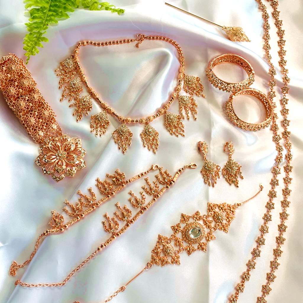 vintage jewelryเครื่องประดับไทย เครื่องประดับชุดไทยประยุกต์ ดอกกุหลาบสีทอง 5pV9