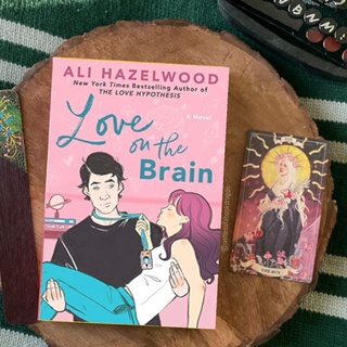 หนังสืออังกฤษใหม่พร้อมส่ง Love on the Brain Paperback by Ali Hazelwood