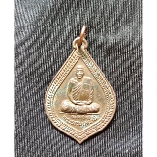 เหรียญพระธรรมเสนานี (พ่อแจ่ม) วัดบ่อมะกูด  จ. ราชบุรี สร้างปี 2535 เนื้อทองแดง ขนาด 2.3x3.5ซม.