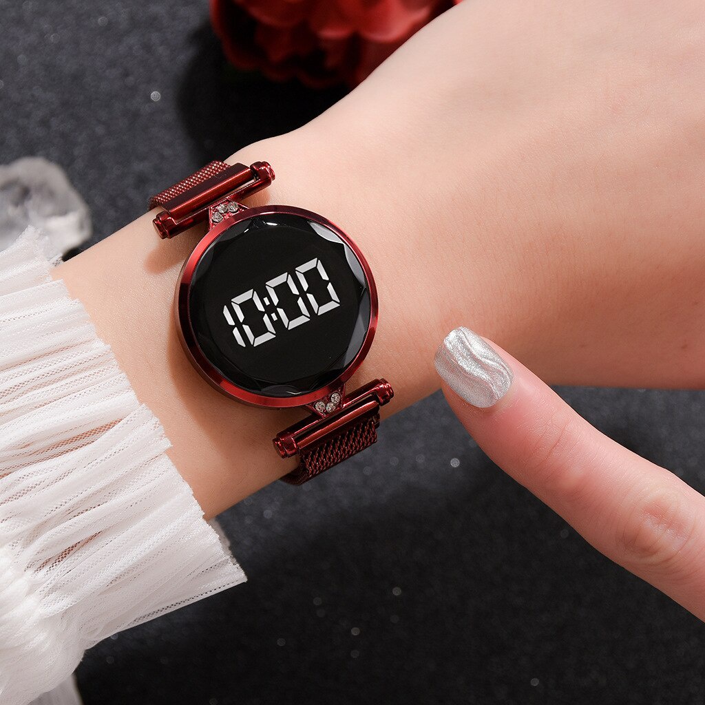 ใหม่นาฬิกาข้อมือดิจิตอลสําหรับสตรีมีไฟ Led 24 ชั่วโมงหน้าปัดทรงกลมมีแม่เหล็กสไตล์สปอร์ต