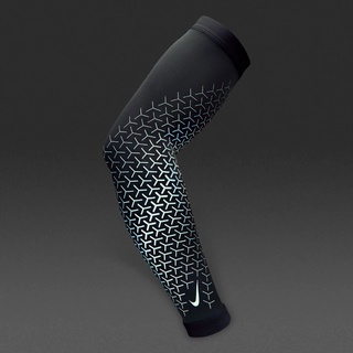 NIKE ปลอกแขนสะท้อนแสงสำหรับวิ่ง DRI-FIT 360 ARM SLEEVE 2.0 สีดำ