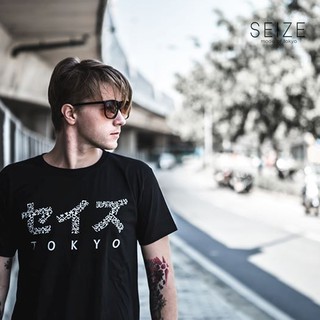 [โค้ดลดเพิ่ม 20% ไม่มีขั้นต่ำ SMAPAYDAY200]เสื้อยืดแขนสั้นคอกลม UNISEX SEIZE mode of tokyo ST22 Japanese logo ดำ ขาว cot