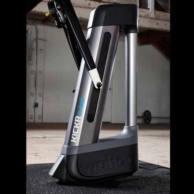 อุปกรณ์จำลองการขึ้นเขา Wahoo Kickr Climb