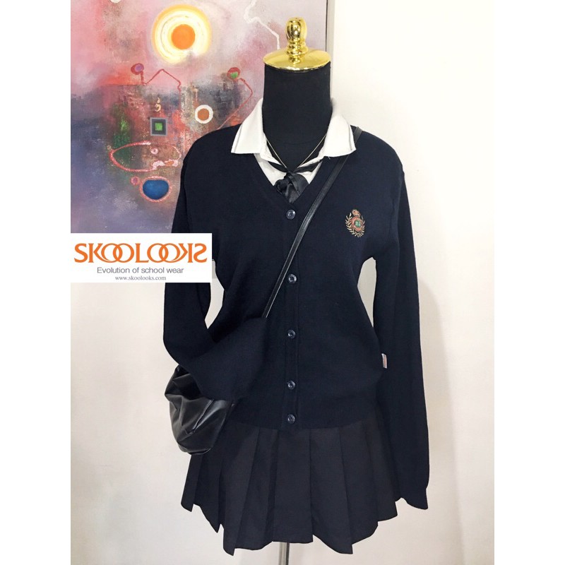 เสื้อคาร์ดิแกนผ้าถัก academia เกาหลีพร้อมสัญลักษณ์โลโก้ skoolooks double izone itzy black