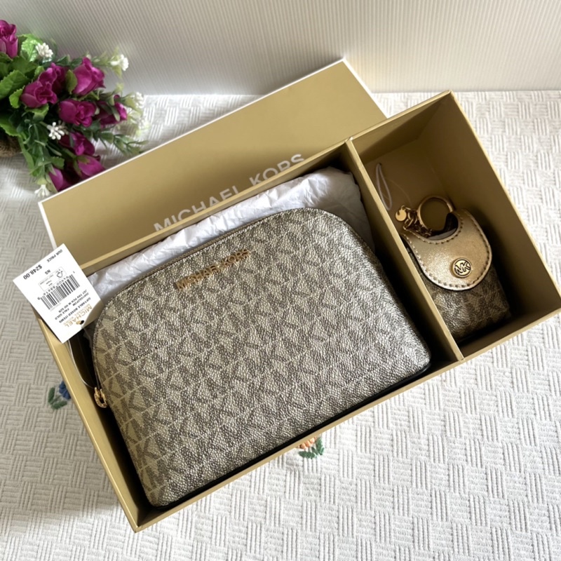 Arriba 60+ imagen michael kors hand sanitizer Thptnganamst.edu.vn