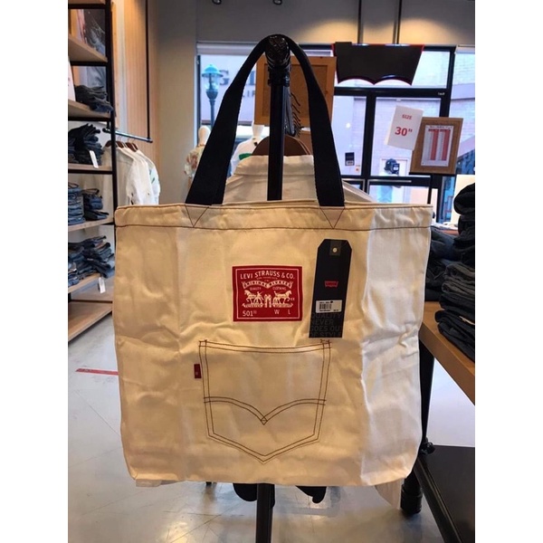 Levi’s กระเป๋าผ้ายีนส์ 16”