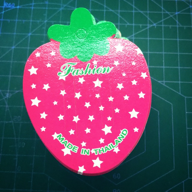 แผง กิ๊บ กิ๊ป กิ๊ฟ สตรอเบอรี่ แผงติดกิ๊บ 1 ก้อนมี 100 ใบ 4 ก้อน 100 บาท 6x8 cm
