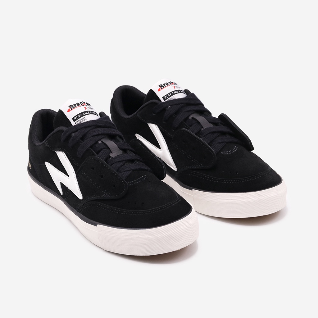Breaker รุ่น  XSB-PRO Suede รองเท้าผ้าใบเบรกเกอร์สนึกเกอร์สีดำ Size 37-47