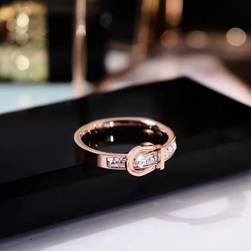 แหวนสเตนเลส ไทเทเนียม ประดับเพชร เข้ากับทุกการแต่งกาย แฟชั่นเรียบง่าย สําหรับผู้หญิง