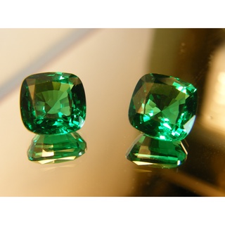 มรกต พลอย Columbia โคลัมเบีย Green  Emerald fine lab made cushion shape 10x12 มม mm...12กะรัต carats (2 เม็ด carats )