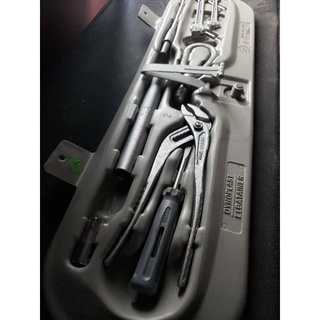 ชุดกล่องเครื่องมือแท้ BMW E36 Tool Box  ติดฝาท้ายกระโปรงรถ