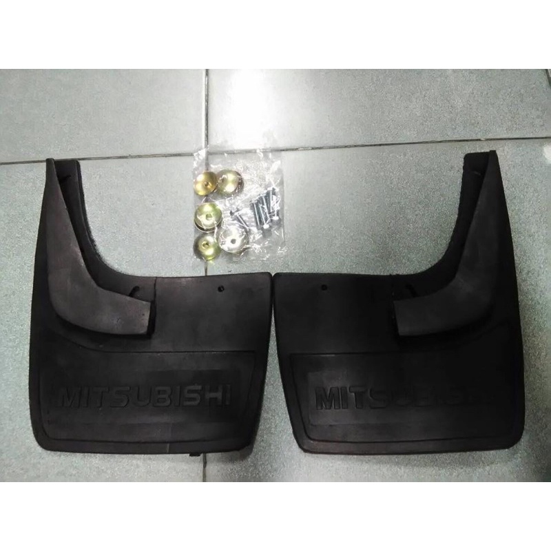 ยางกันโคลน บังโคลน ใส่รถยนต์ รถเก๋งได้ทุกรุ่น (2ชิ้น ซ้าย-ขวา)ลาย Nissan M/B H/D T/T M/D อย่างดี ราค