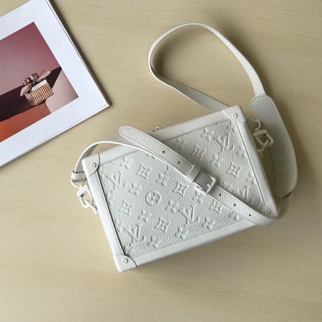 🔥หลุยส์ louis 🔥สินค้ามาใหม่ งานtop vip or pk กลิ่น น้ำหนักเทียบเเท้ หนังแท้ อุปกรณ์ครบกล่อง