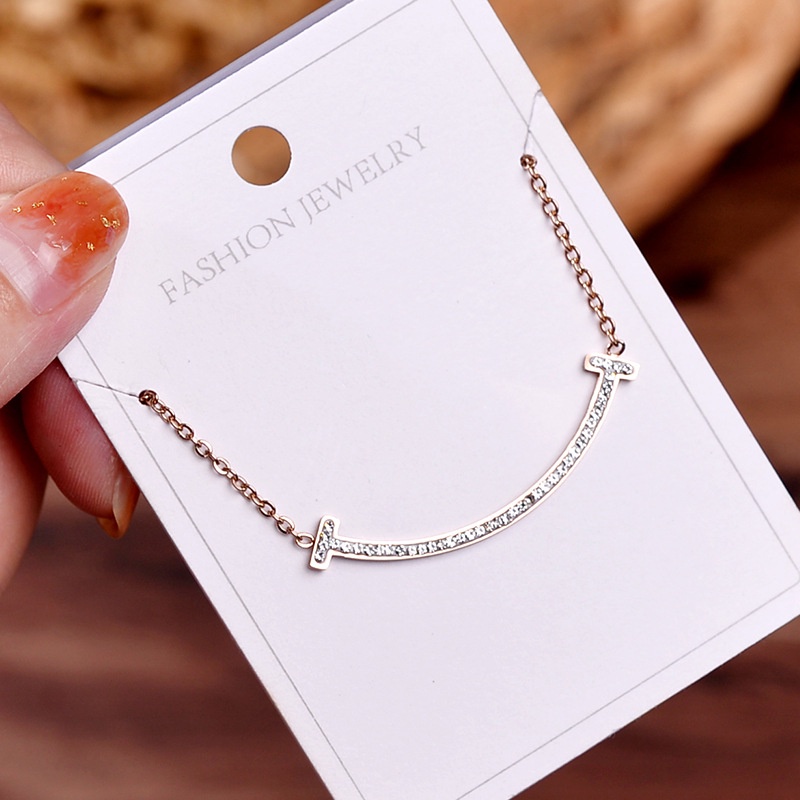 สร้อยคอโซ่ เหล็กไทเทเนียม 18k จี้รูปหน้ายิ้ม สีโรสโกลด์ หรูหรา เครื่องประดับ สําหรับผู้หญิง