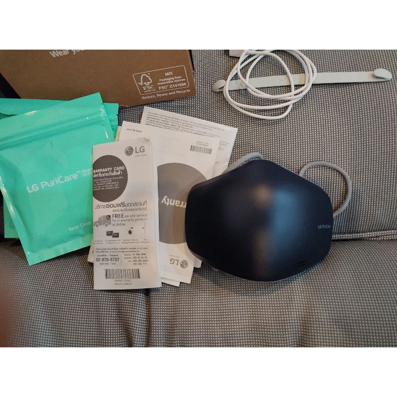 หน้ากากฟอกอากาศ lg puricare mask gen 2 สีดํา มือ2