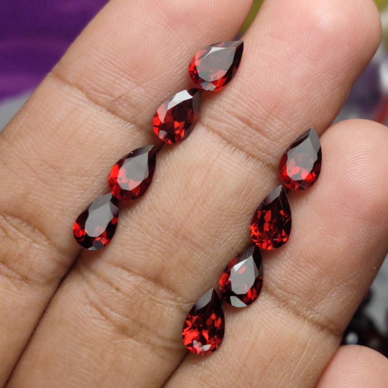 MERAH NATURAL MALAYA / PYEROPE GARNET RED DROP PEAR CUT 8X5MM