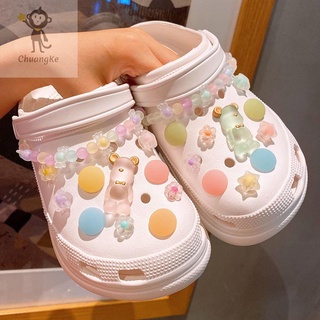 🔥จิ๊บบิทตัวติดรองเท้ามีรู รูปแบบการ์ตูน ตัวติดรองเท้า crocs DIY ตุ๊กตาติดรองเท้า  ตกแต่งสวยงาม สไตล์น่ารัก