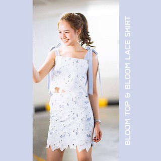 Lailah Blatt Bloom Top เสื้อลูกไม้ ผูกโบว์ที่ไหล่ ลายดอกไม้