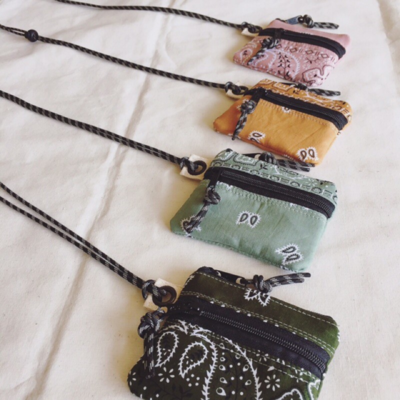 กระเป๋าคล้องคอลายผ้าเช็ดหน้า Bandanas ใส่เหรียญใส่บัตรatm
