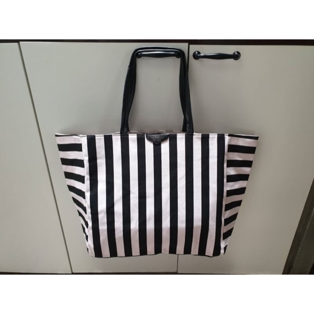 Victoria's secret shopping bag