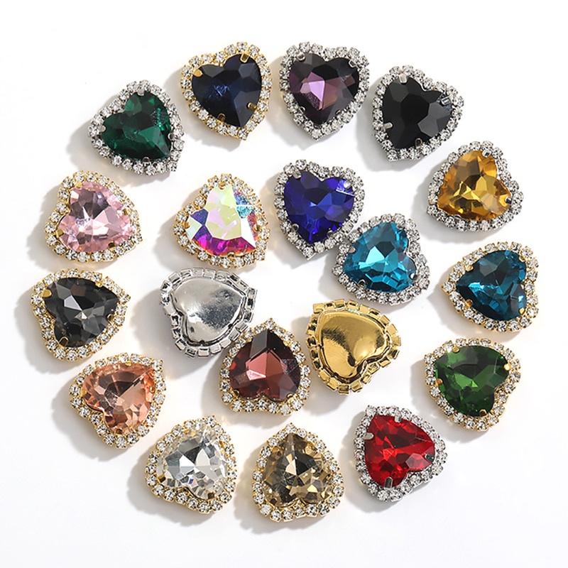 Rhinestones แก้วรูปหัวใจพร้อม Claw เย็บบนคริสตัลหินฐานโลหะหัวเข็มขัดสําหรับเสื้อผ้า Strass