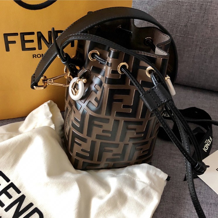 ต้นฉบับ 100%(กทมนัดรับได้ค่ะ) Fendi ซื้อของแท้จากยุโรป Mon Tresor Brown leather mini-bag กระเป๋าถือผู้หญิง