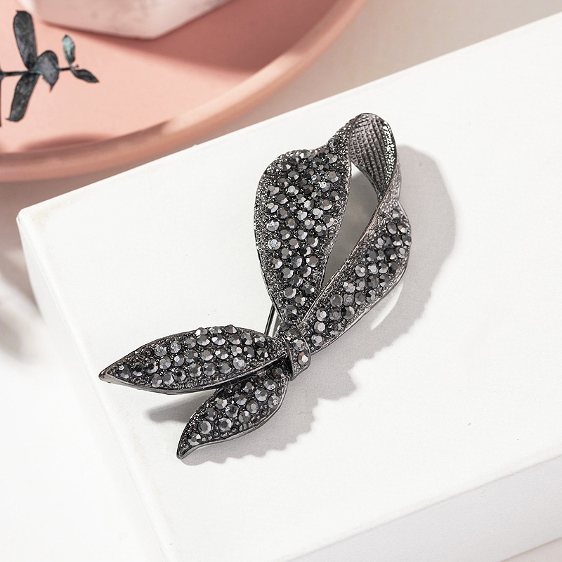 วินเทจ สีเงิน ปืน สีดํา มุก โบว์ เข็มกลัด ผู้หญิง เสื้อโค้ท คอปก เข็มกลัด เครื่องประดับเสื้อผ้า หมุดผ้าไหม ผ้าพันคอ หัวเข็มขัด - รูปที่ 5