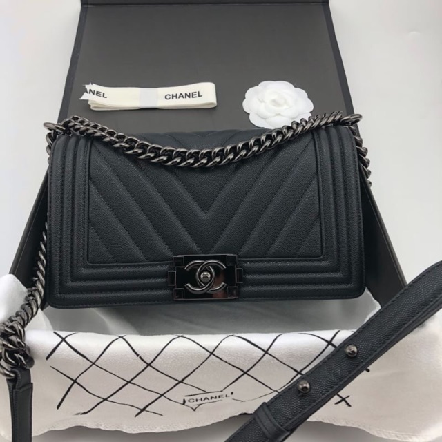 กระเป๋า Chanel boy chevron Original leather1:1 caviar black hardware พร้อมส่งค่ะ
