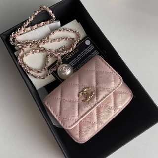 Chanel  flap purse with pearl chain 021 SS. Season ใหม่เป็น รุ่นที่มาแรงมาก