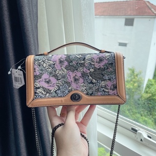 (ผ่อน0%) กระเป๋าสะพายข้าง RILEY CHAIN CLUTCH WITH HERITAGE FLORAL PRINT (COACH 89395) งานshop ลายดอกไม้ สีม่วง สายโซ่