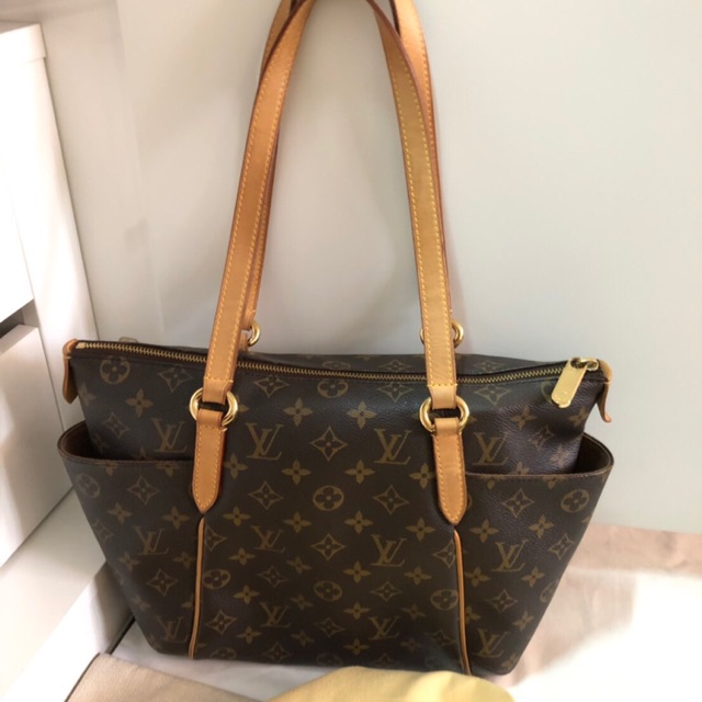 Lv tivoli pm สภาพสวย เก็บจนลืม